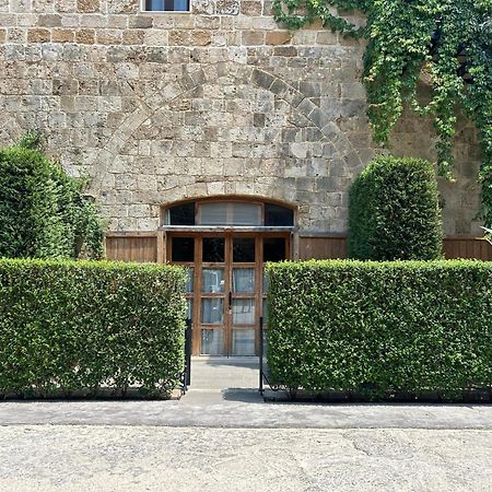 בטרון Old Town Guesthouses מראה חיצוני תמונה