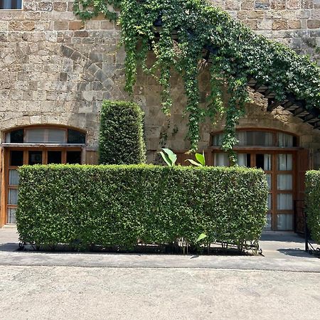 בטרון Old Town Guesthouses מראה חיצוני תמונה