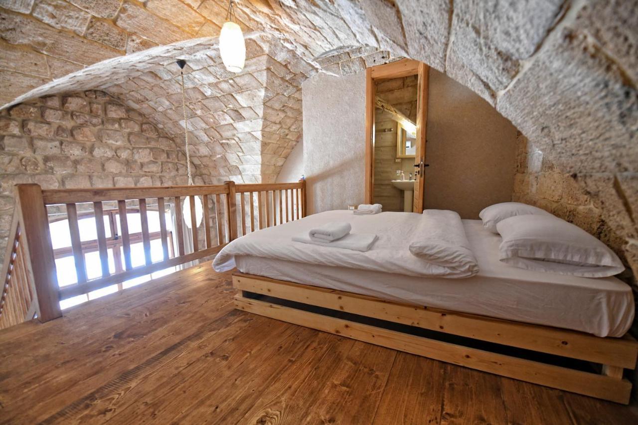 בטרון Old Town Guesthouses מראה חיצוני תמונה