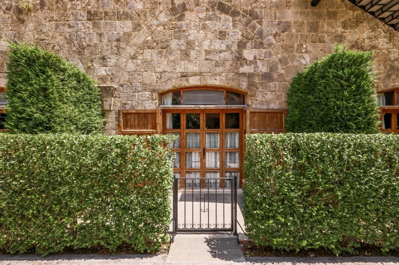 בטרון Old Town Guesthouses מראה חיצוני תמונה