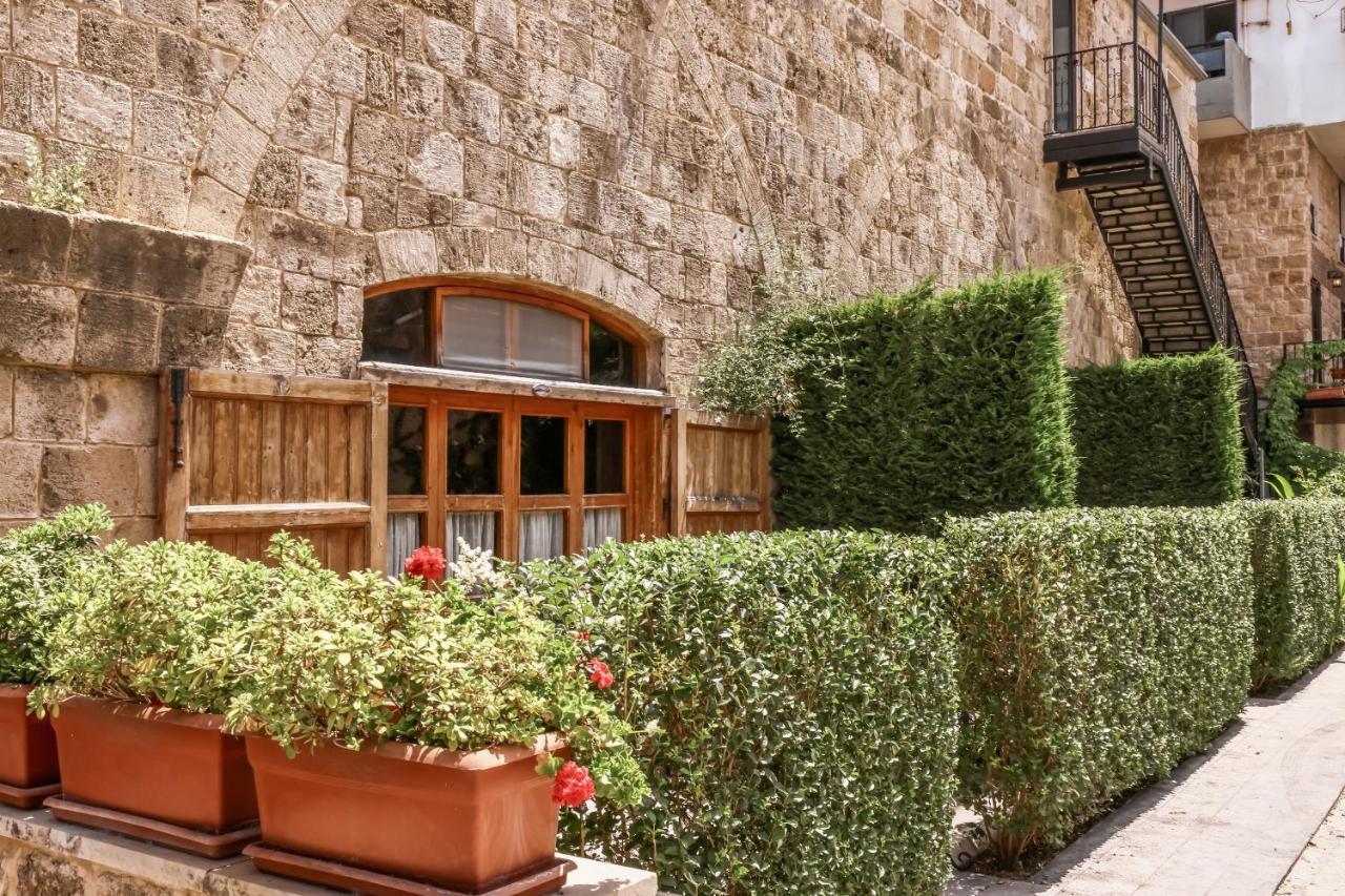 בטרון Old Town Guesthouses מראה חיצוני תמונה