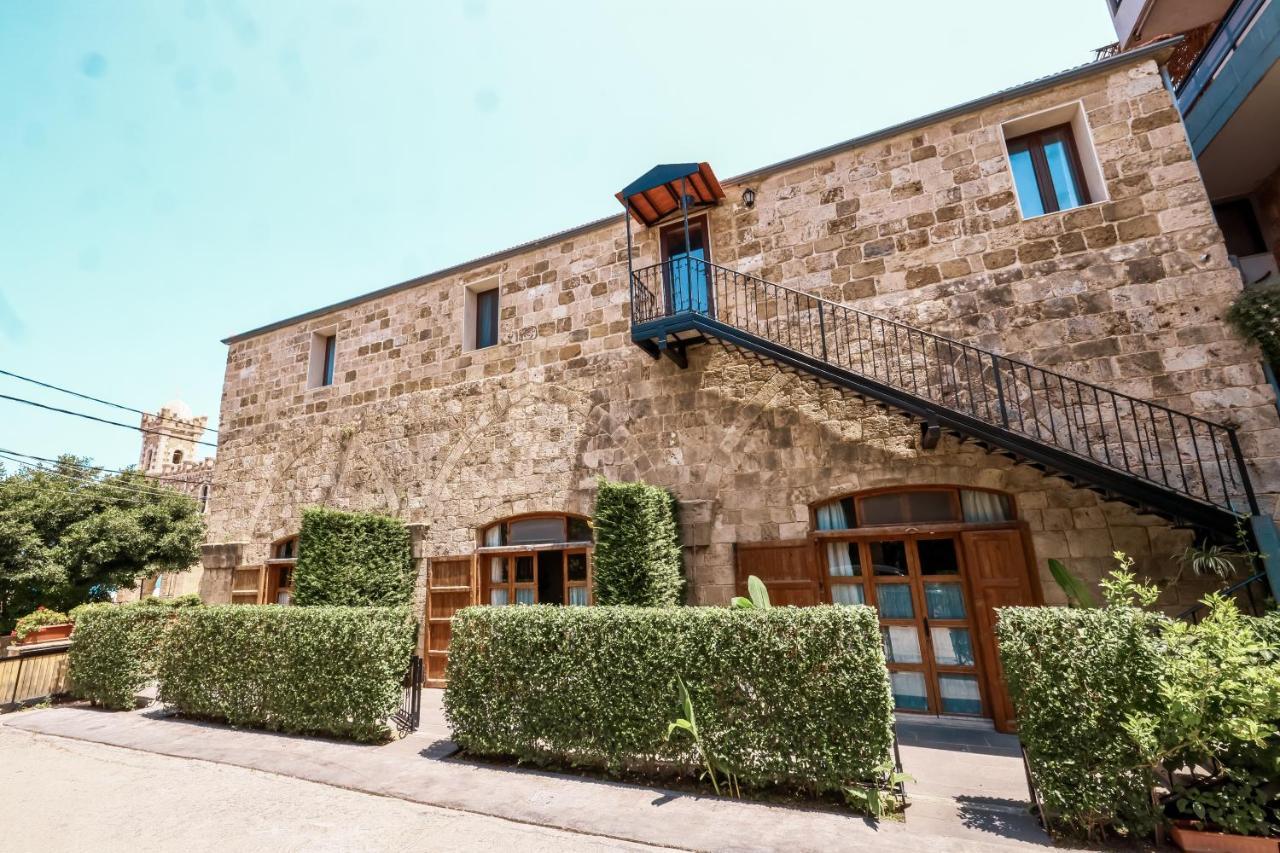 בטרון Old Town Guesthouses מראה חיצוני תמונה