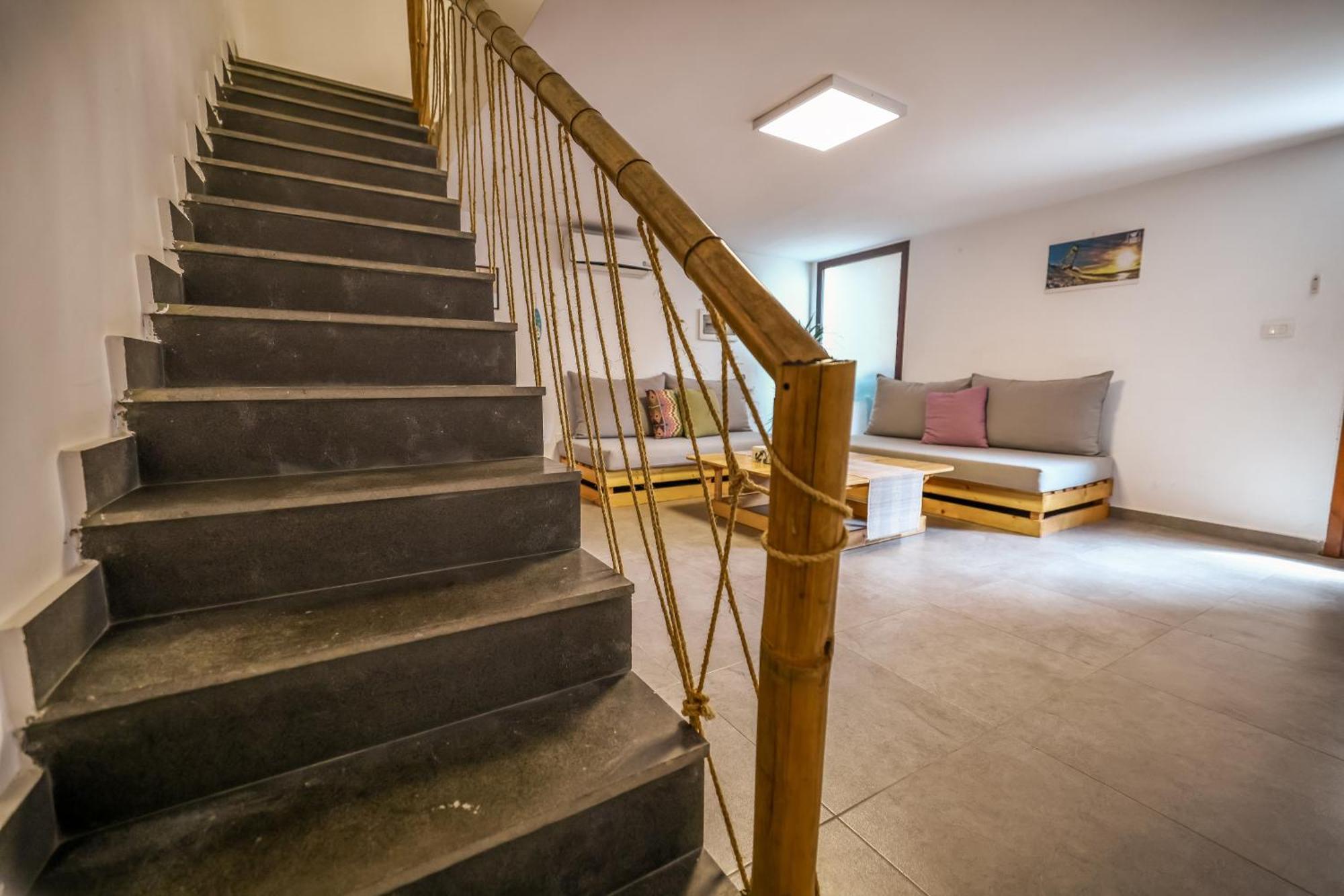 בטרון Old Town Guesthouses מראה חיצוני תמונה