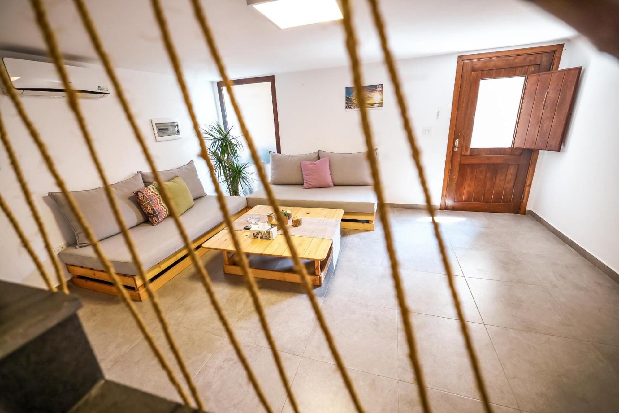 בטרון Old Town Guesthouses מראה חיצוני תמונה