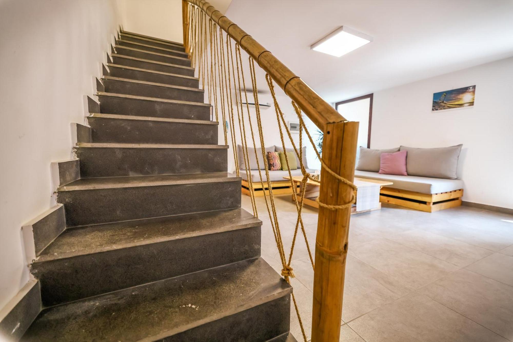 בטרון Old Town Guesthouses מראה חיצוני תמונה