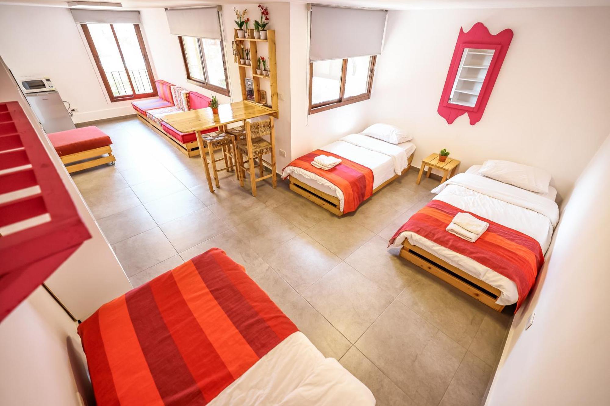 בטרון Old Town Guesthouses מראה חיצוני תמונה