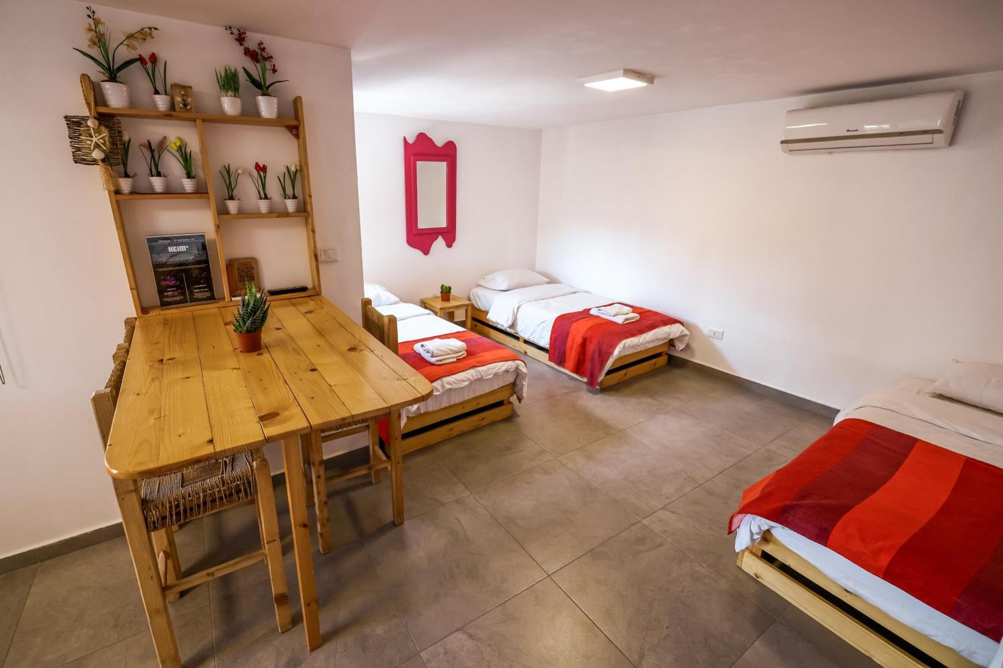בטרון Old Town Guesthouses מראה חיצוני תמונה