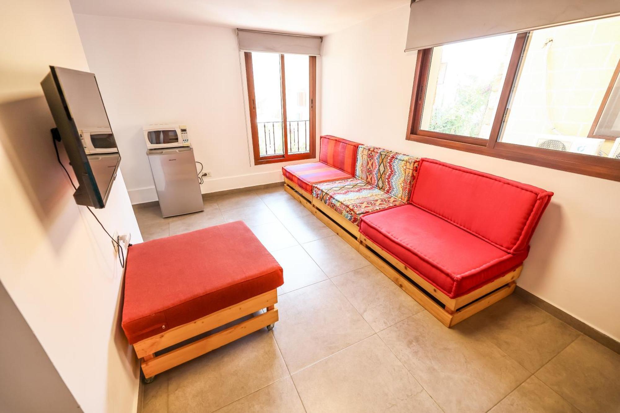 בטרון Old Town Guesthouses מראה חיצוני תמונה