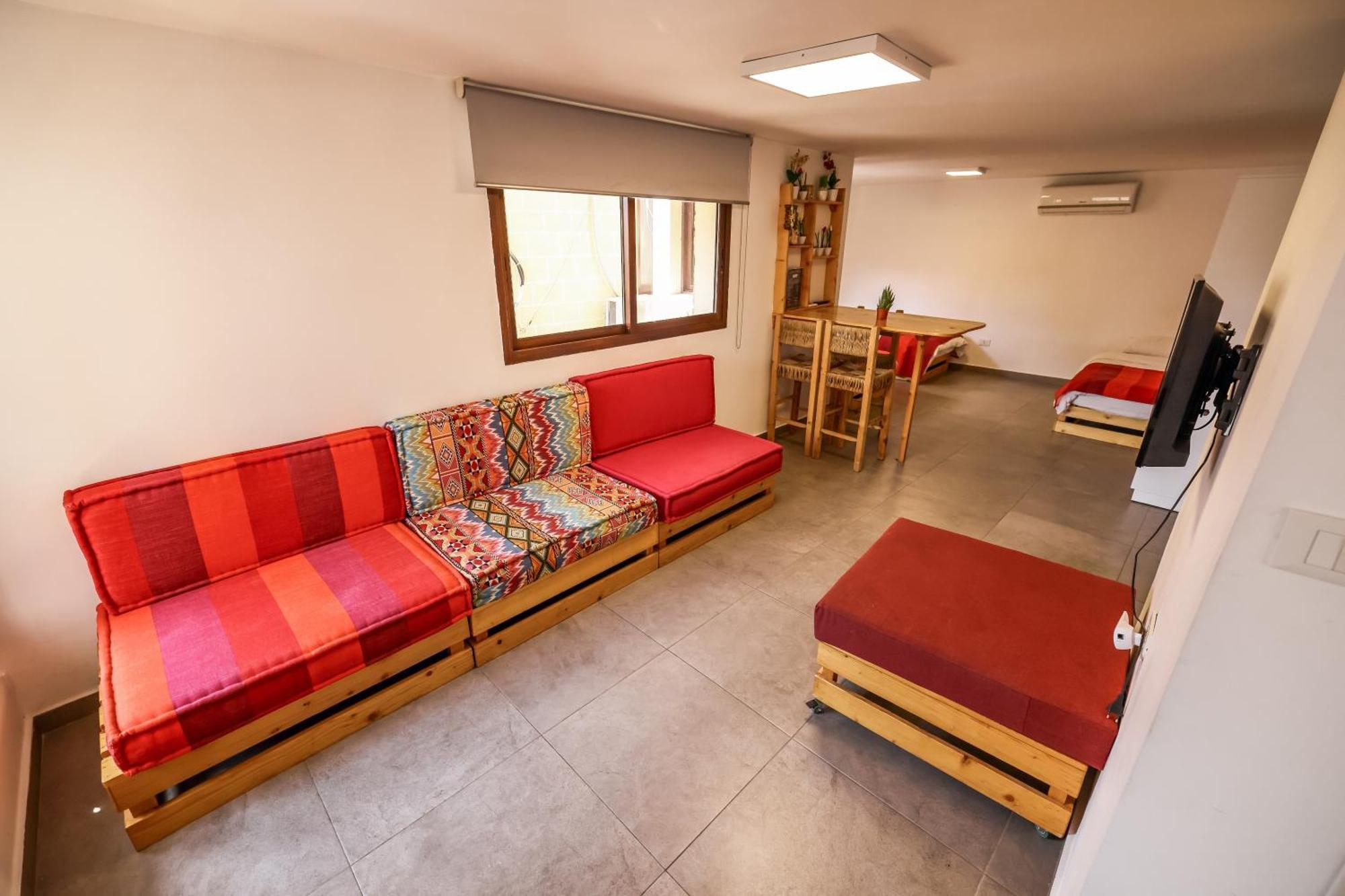 בטרון Old Town Guesthouses מראה חיצוני תמונה