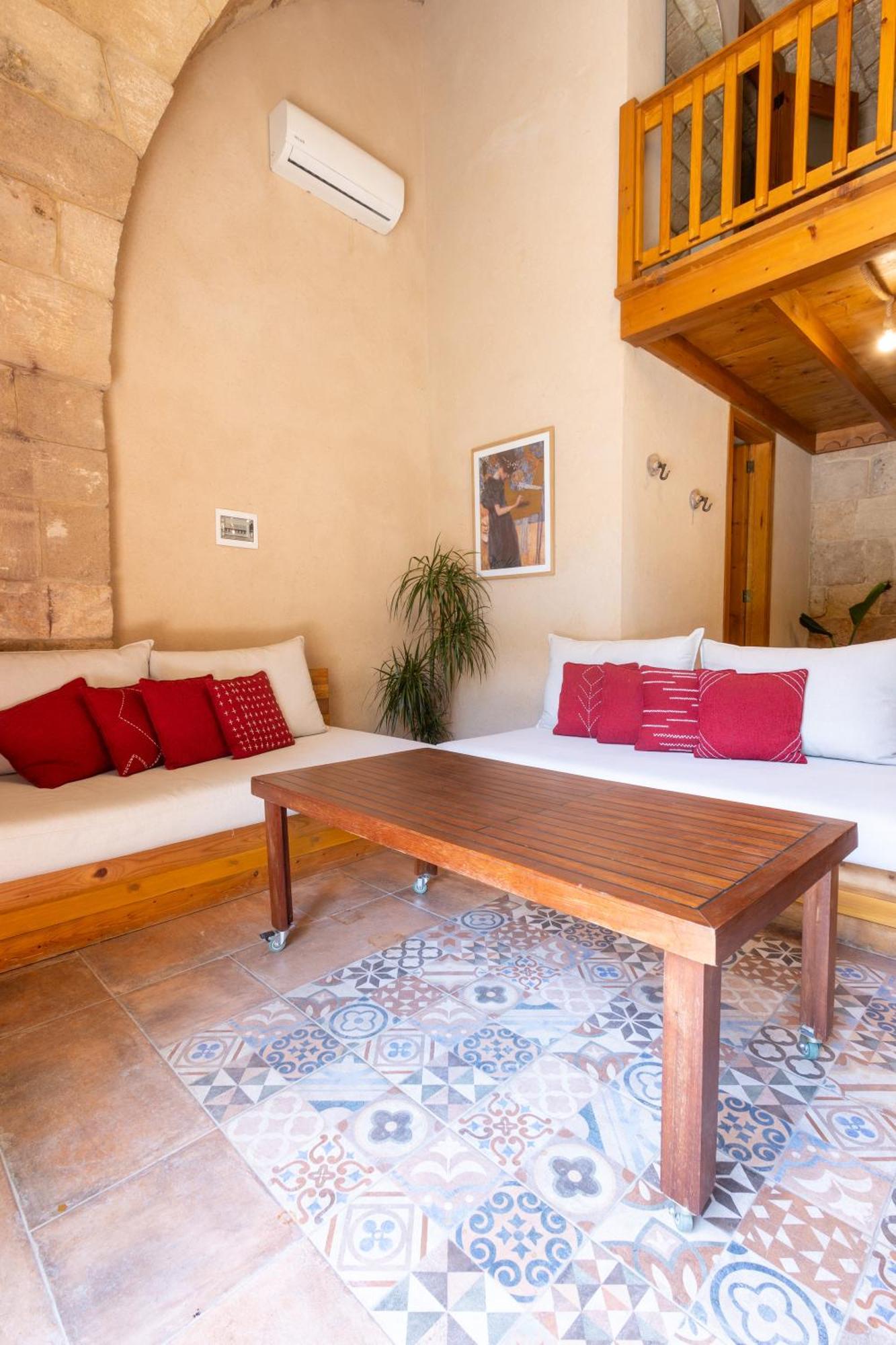 בטרון Old Town Guesthouses מראה חיצוני תמונה