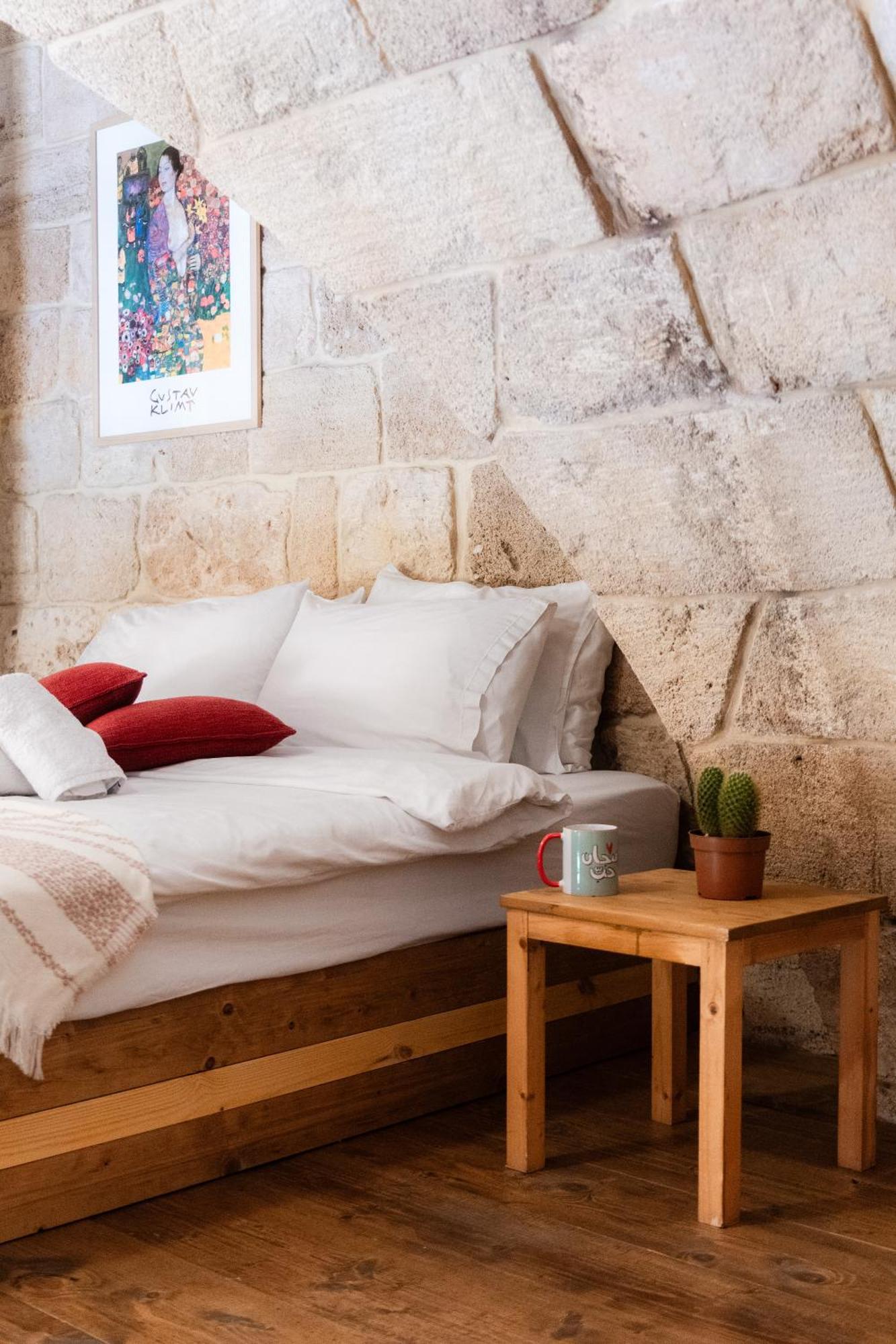 בטרון Old Town Guesthouses מראה חיצוני תמונה