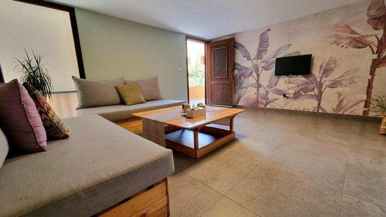 בטרון Old Town Guesthouses מראה חיצוני תמונה