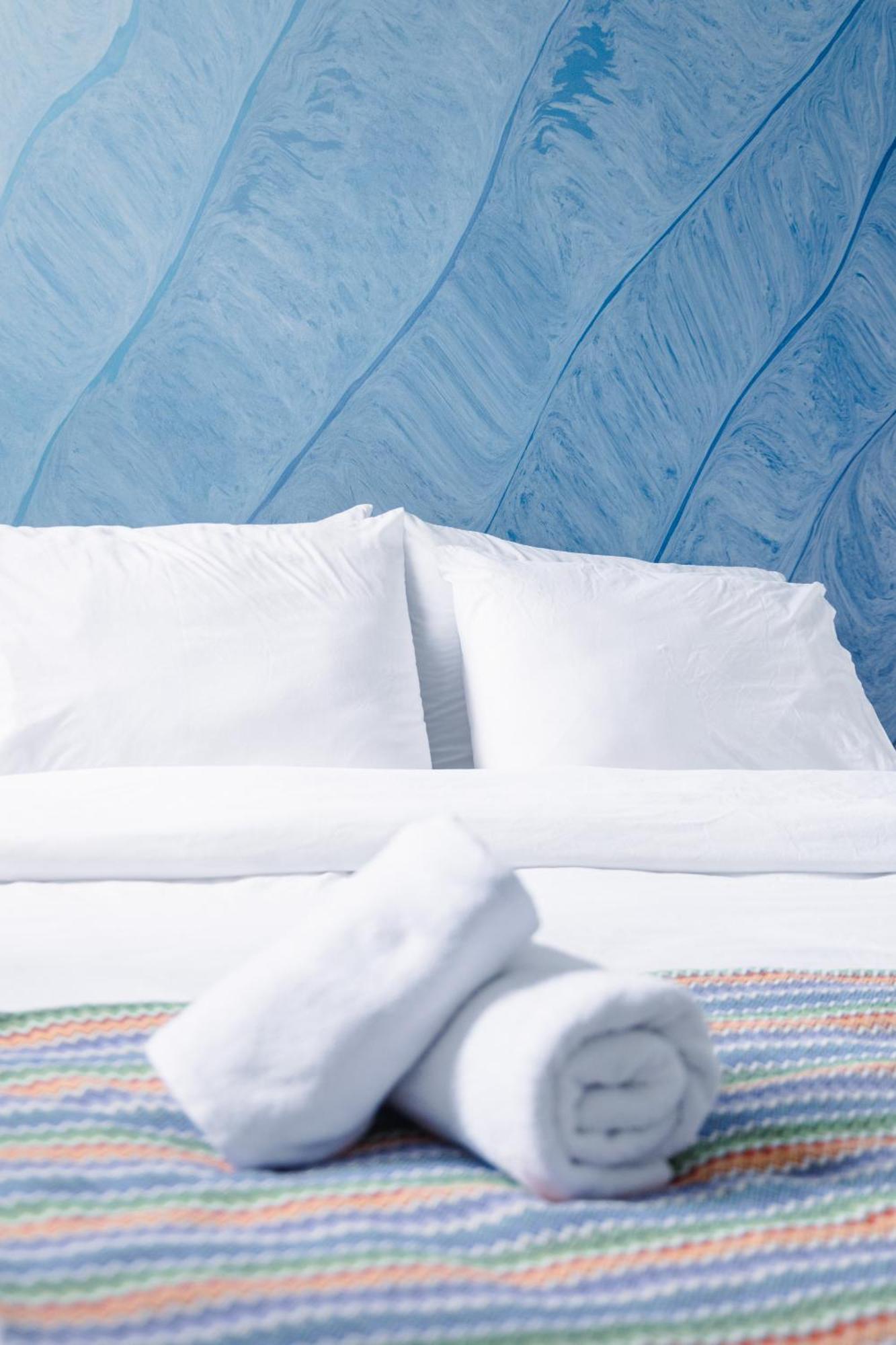 בטרון Old Town Guesthouses מראה חיצוני תמונה