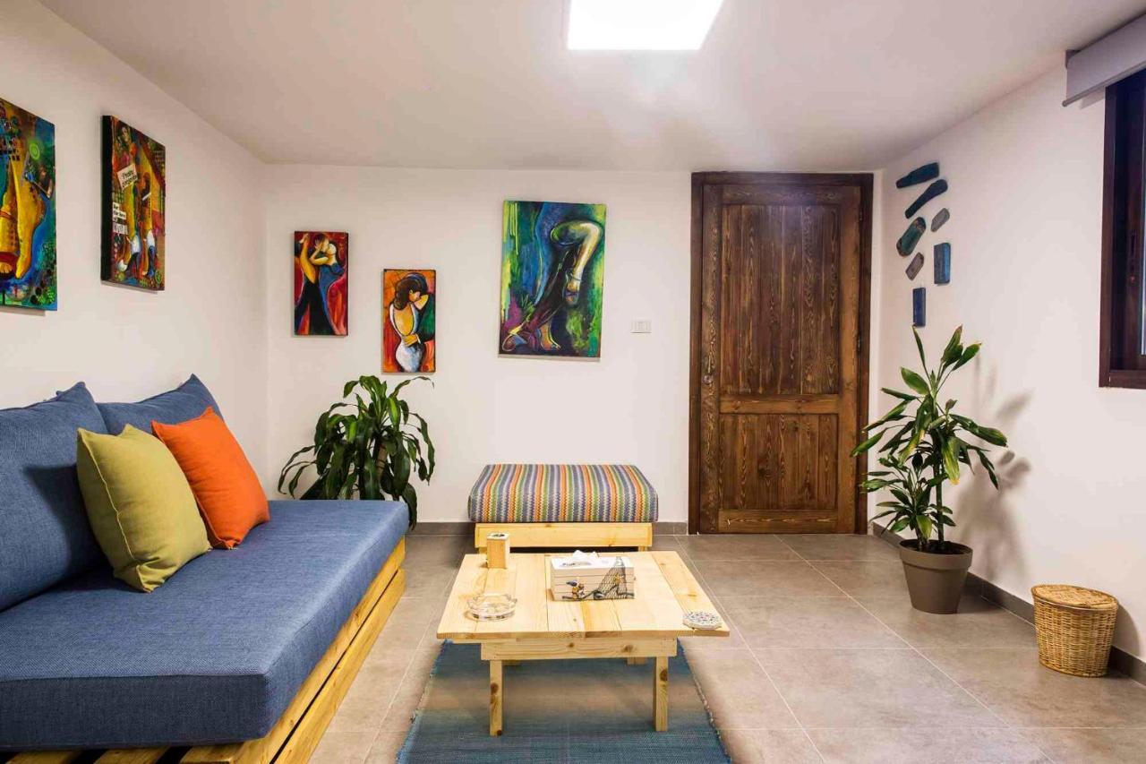 בטרון Old Town Guesthouses מראה חיצוני תמונה