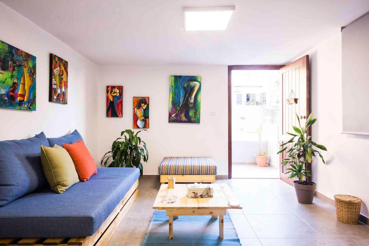 בטרון Old Town Guesthouses מראה חיצוני תמונה