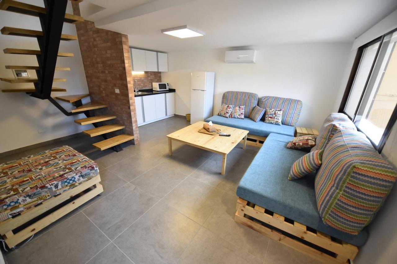 בטרון Old Town Guesthouses מראה חיצוני תמונה